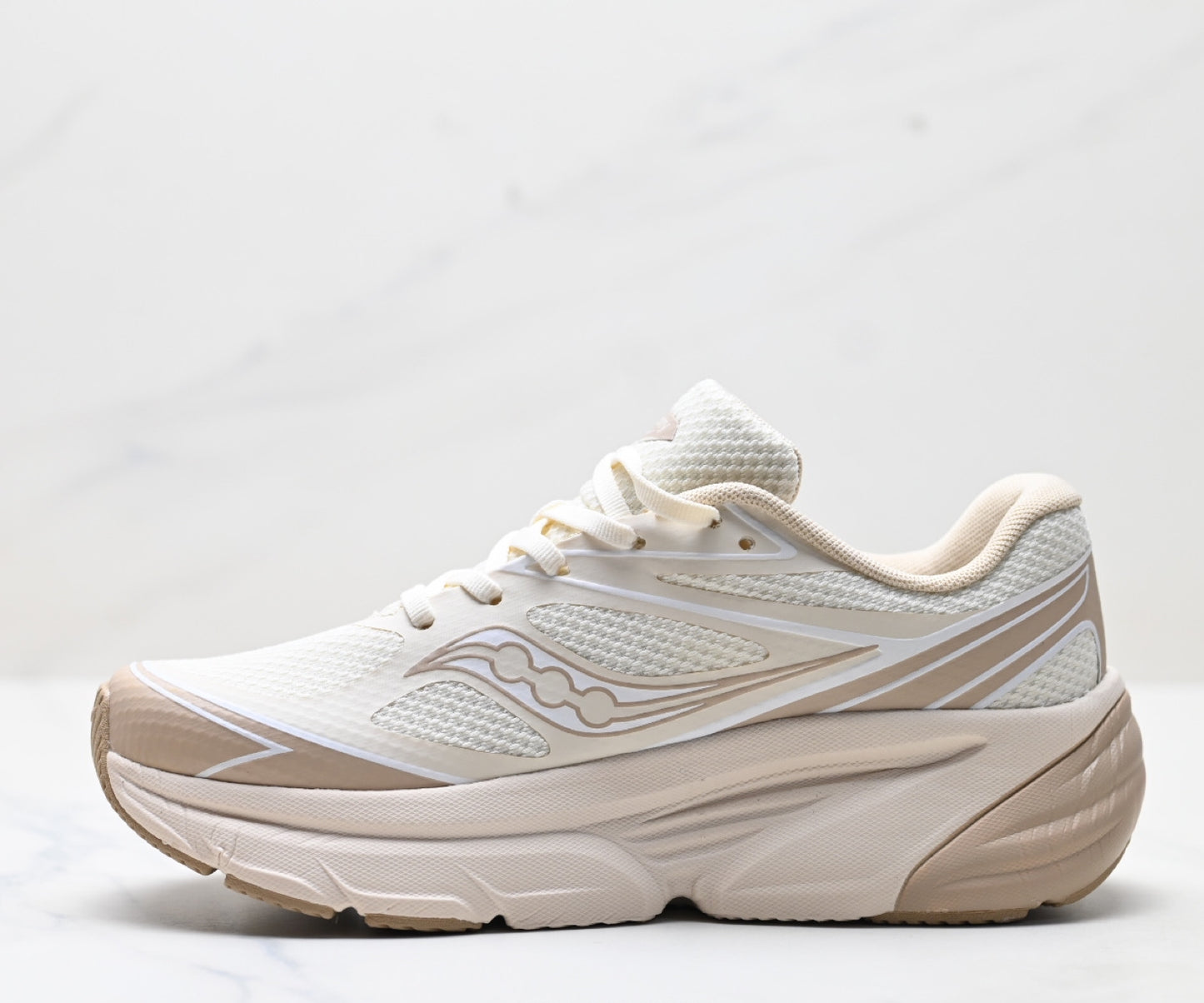 Saucony Guard AMR Beige Lightweight Cushioned Sneaker