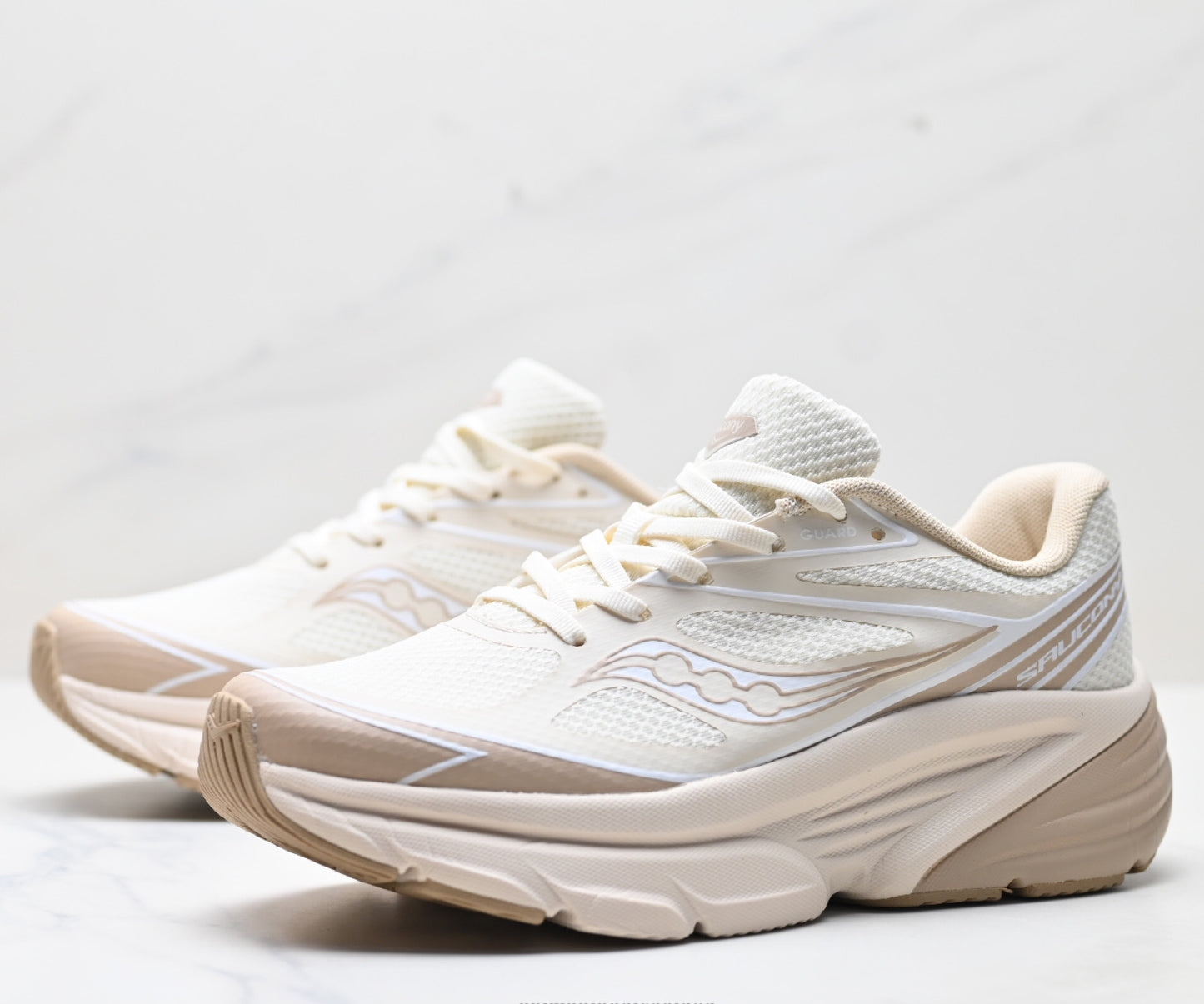 Saucony Guard AMR Beige Lightweight Cushioned Sneaker