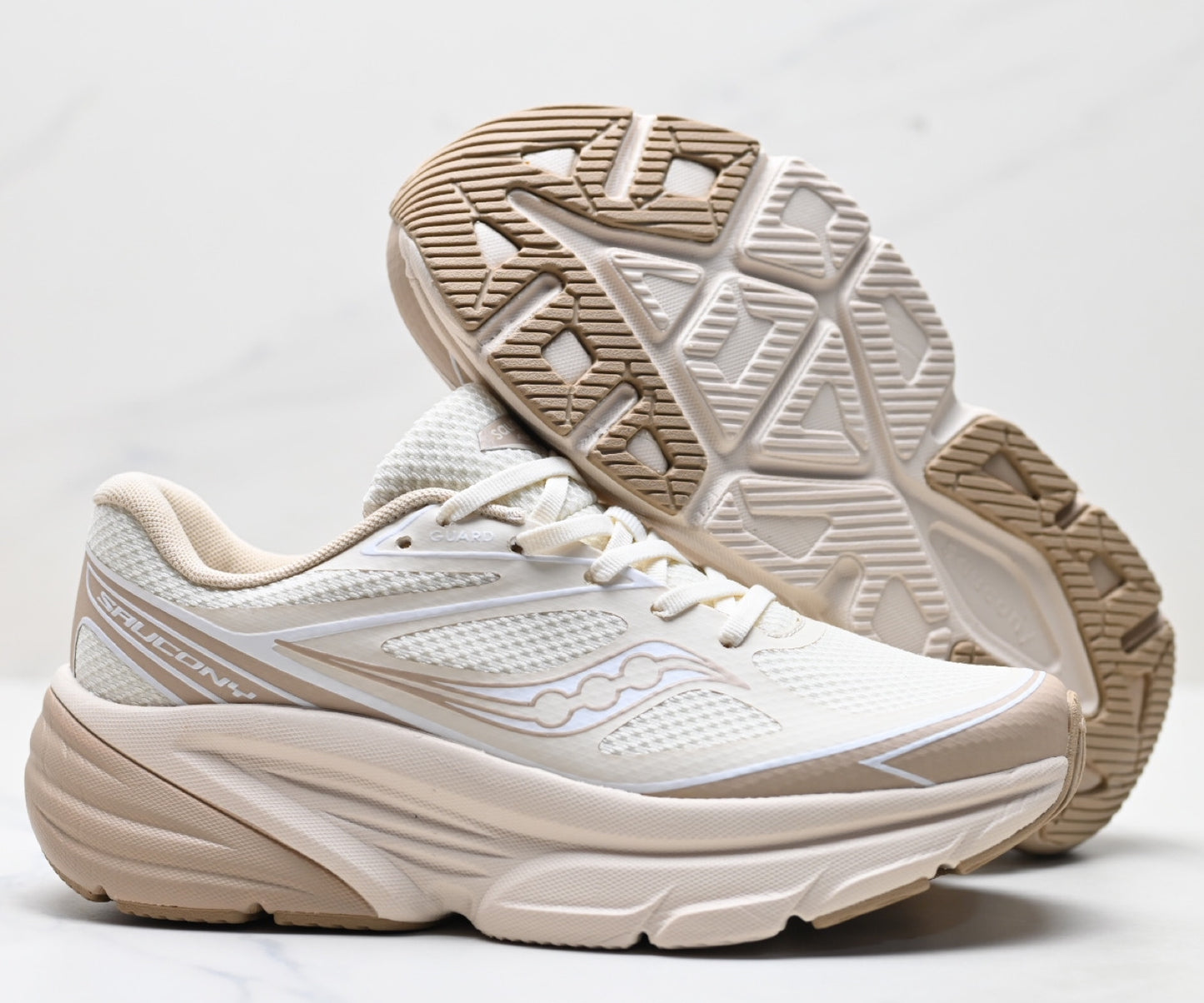 Saucony Guard AMR Beige Lightweight Cushioned Sneaker