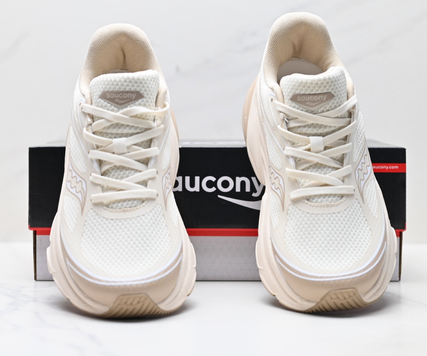 Saucony Guard AMR Beige Lightweight Cushioned Sneaker