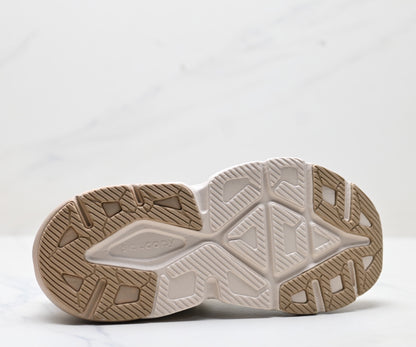 Saucony Guard AMR Beige Lightweight Cushioned Sneaker