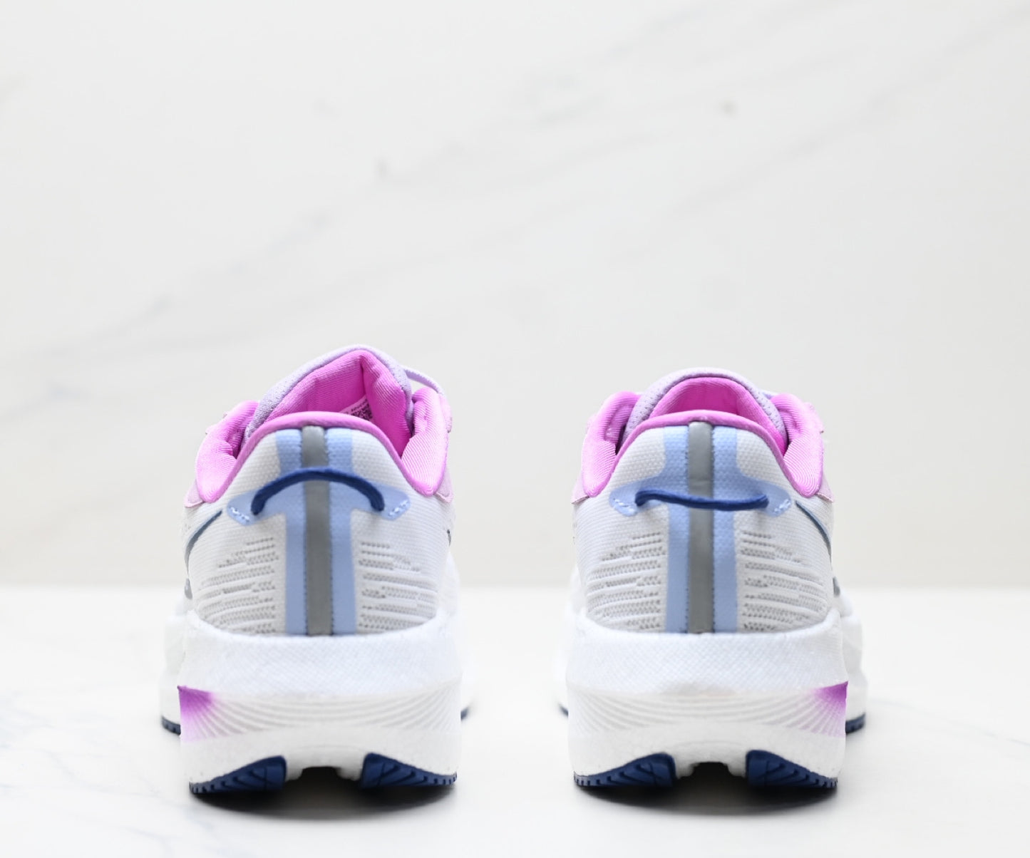 Saucony Triumph 21 White Women‘s Running Sneaker