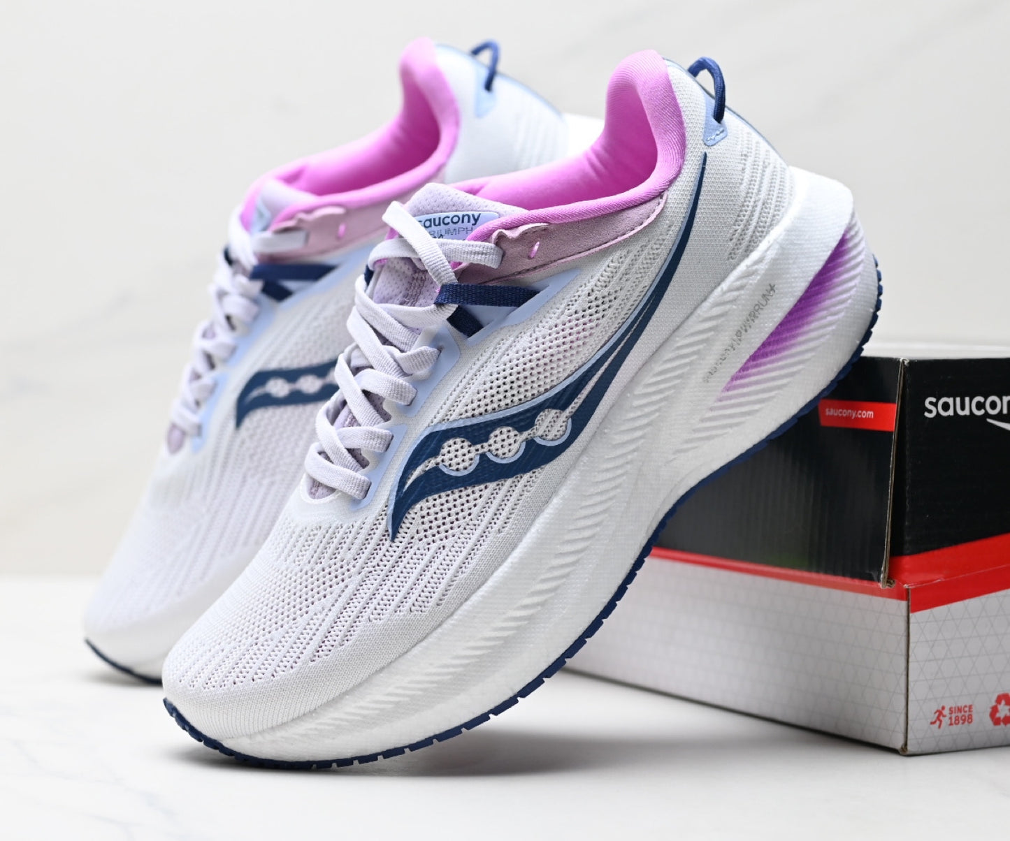 Saucony Triumph 21 White Women‘s Running Sneaker