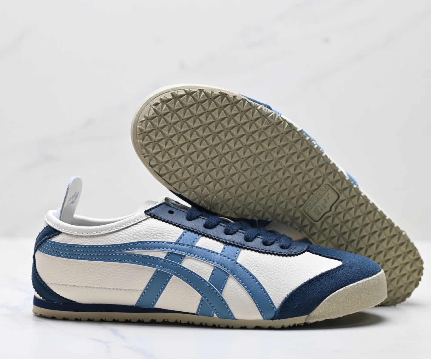 Onitsuka Tiger Mexico 66 Deluxe Sneaker