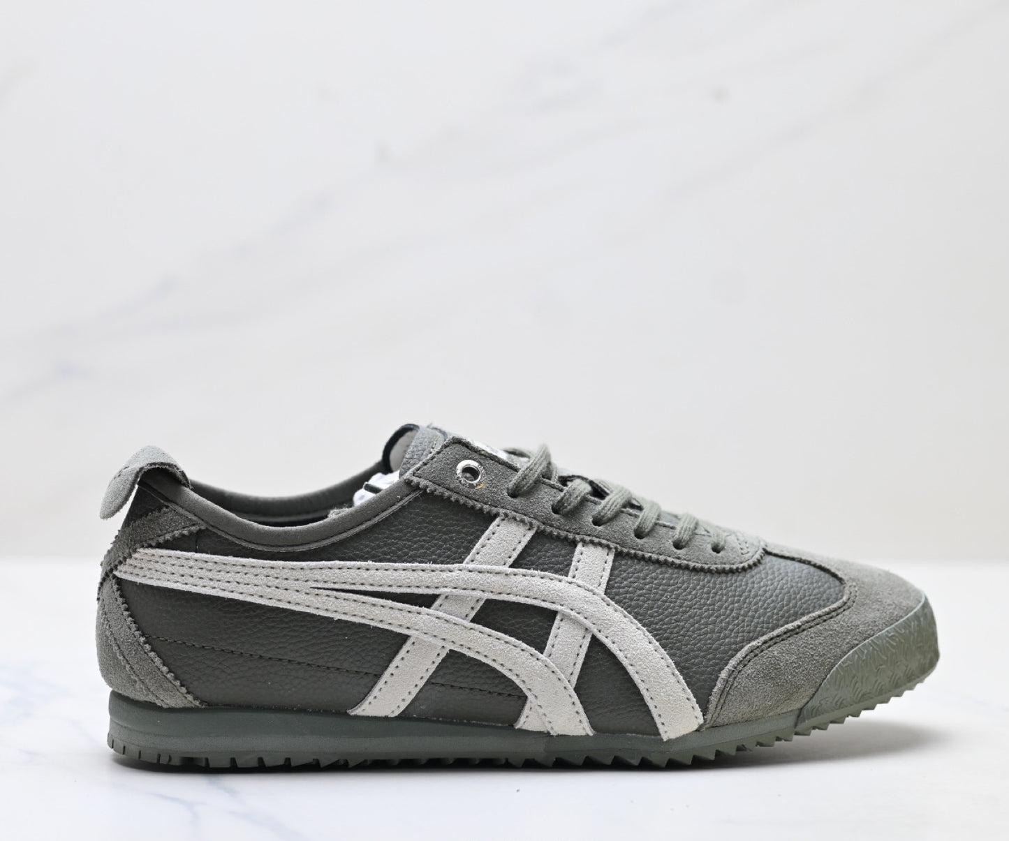 Onitsuka Tiger Mexico 66 Deluxe Sneaker
