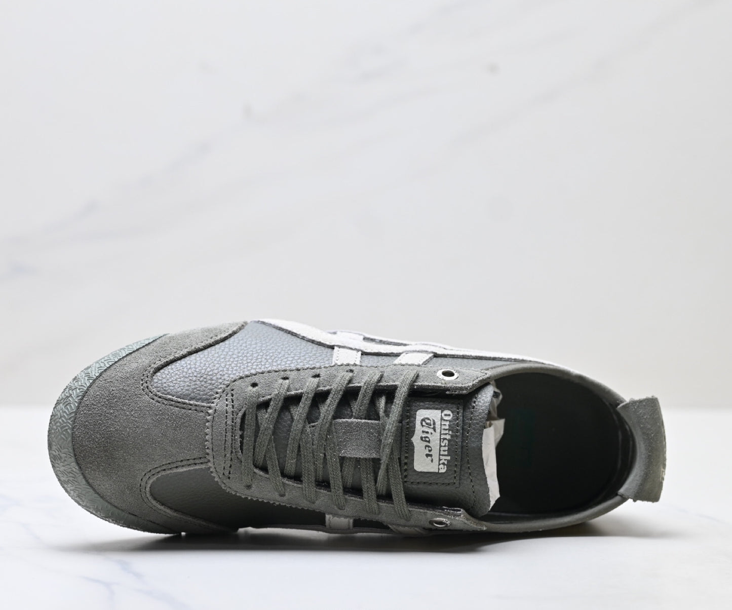 Onitsuka Tiger Mexico 66 Deluxe Sneaker