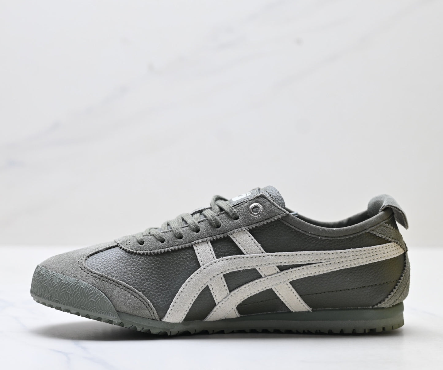 Onitsuka Tiger Mexico 66 Deluxe Sneaker