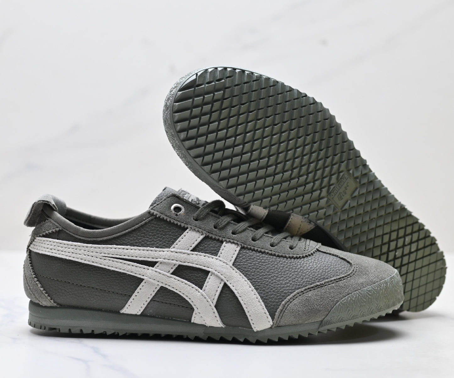 Onitsuka Tiger Mexico 66 Deluxe Sneaker