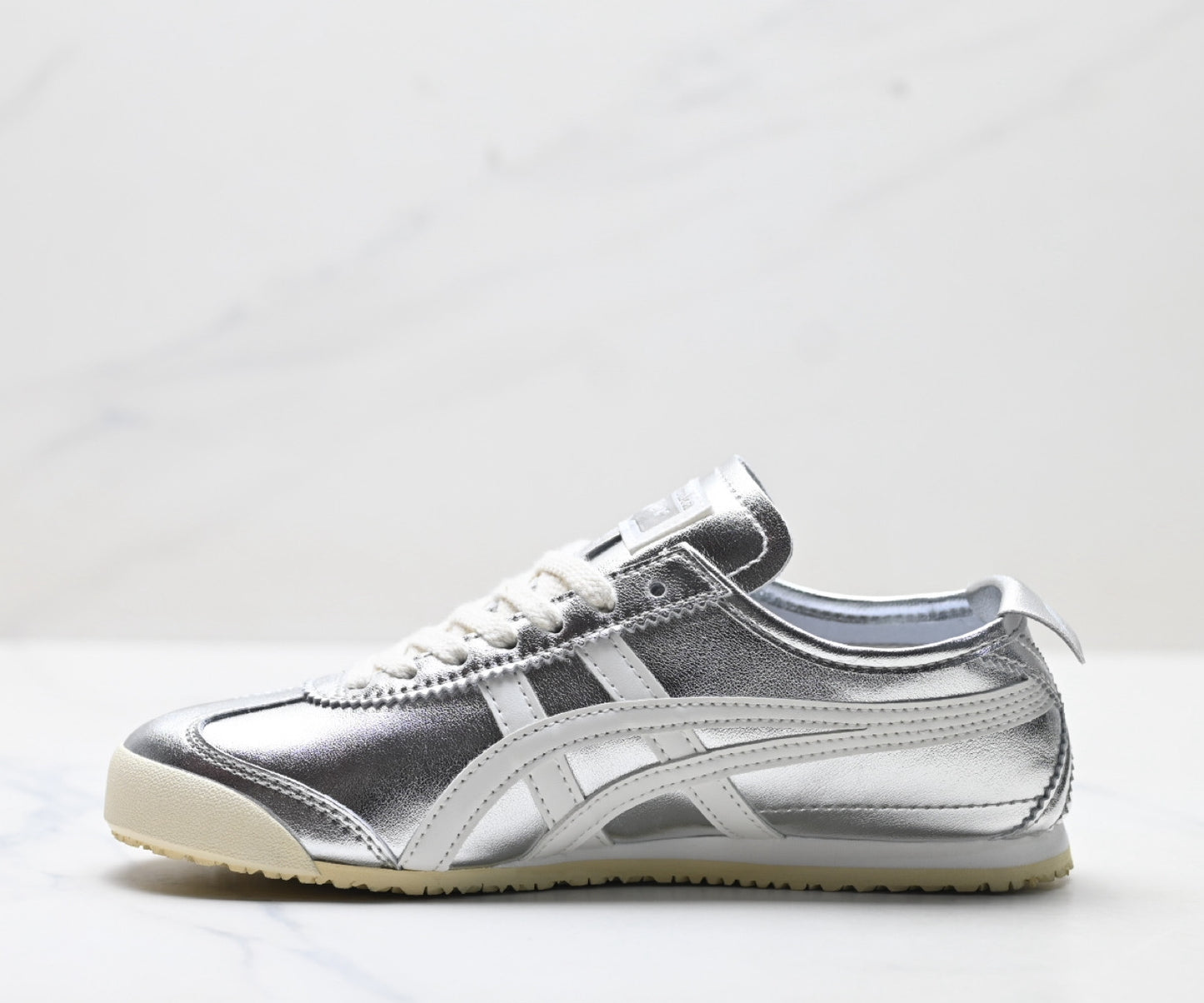 Onitsuka Tiger Mexico 66 Deluxe Sneaker