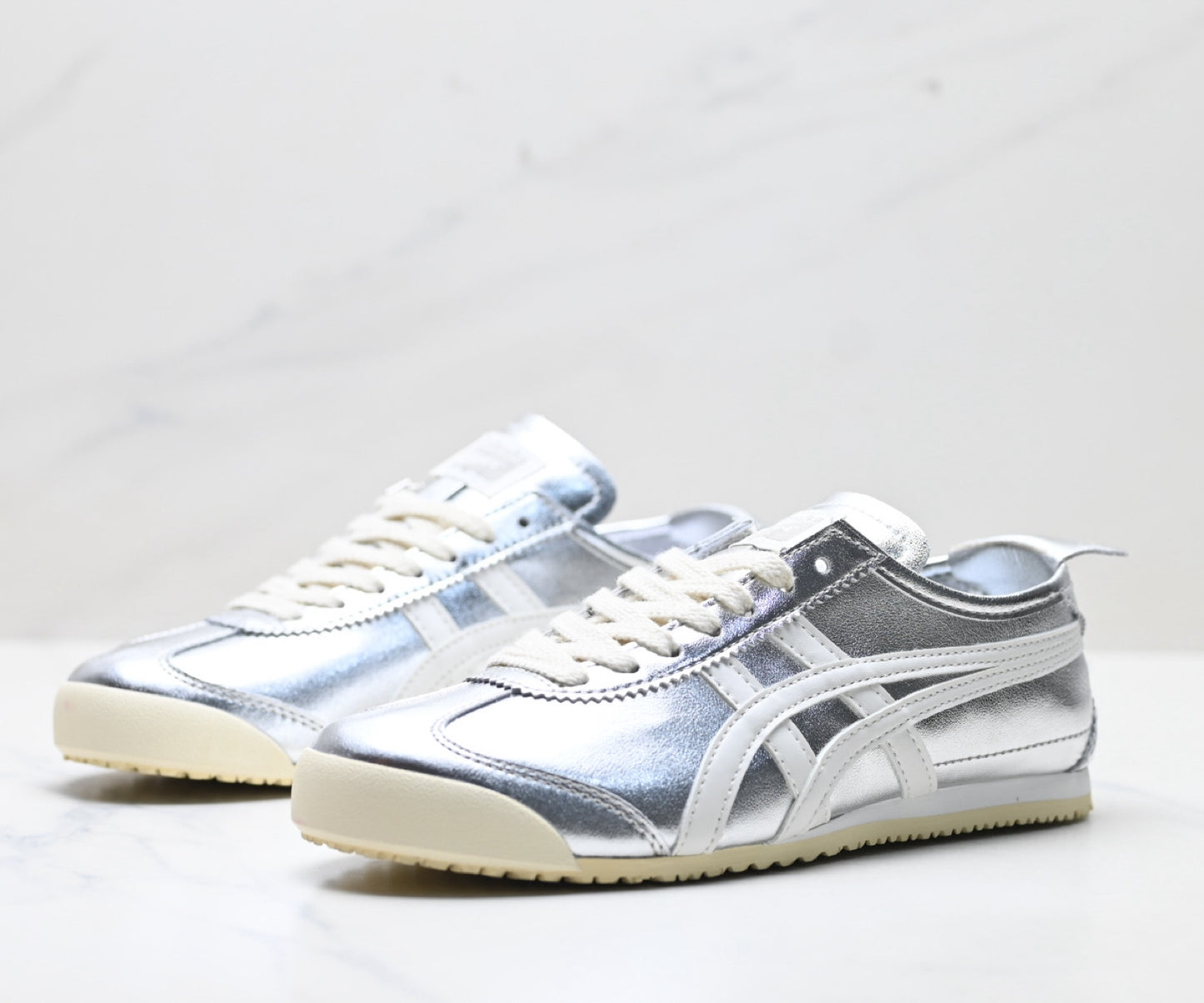 Onitsuka Tiger Mexico 66 Deluxe Sneaker
