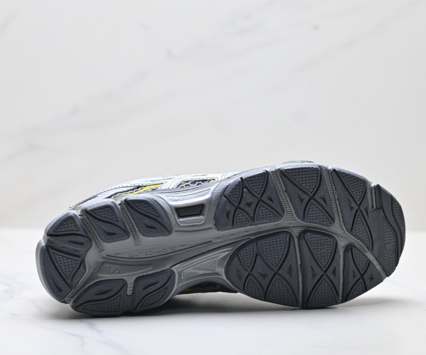 ASICS Gel-Cumulus 16 Sneaker