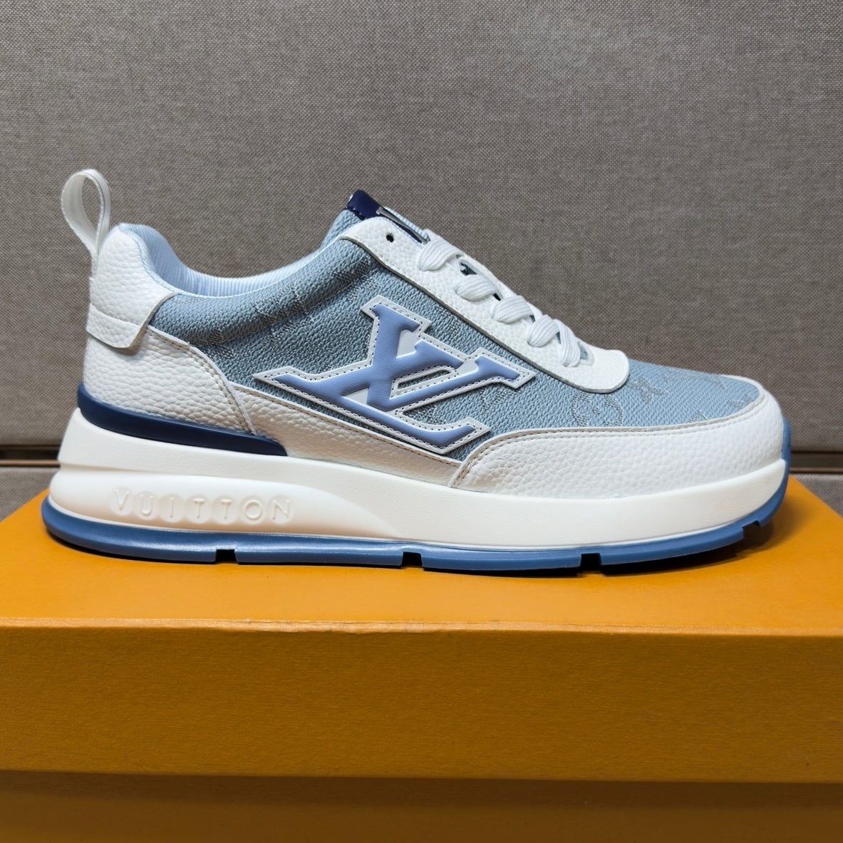 Men's casual sneakers