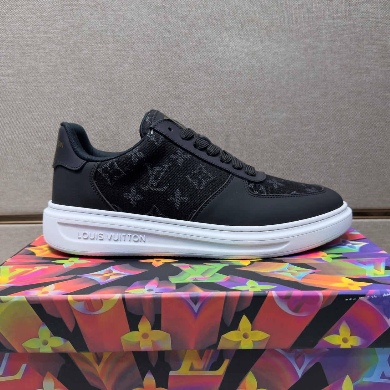 Men's casual sneakers