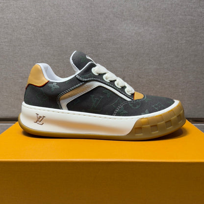 Men's casual sneakers