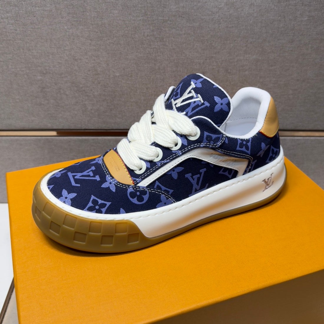 Men's casual sneakers
