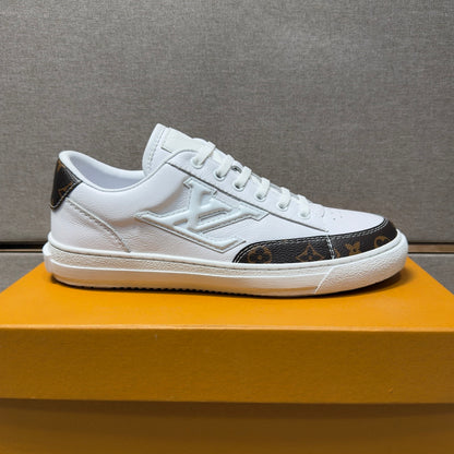 Men's casual sneakers