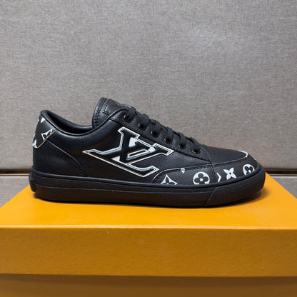 Men's casual sneakers