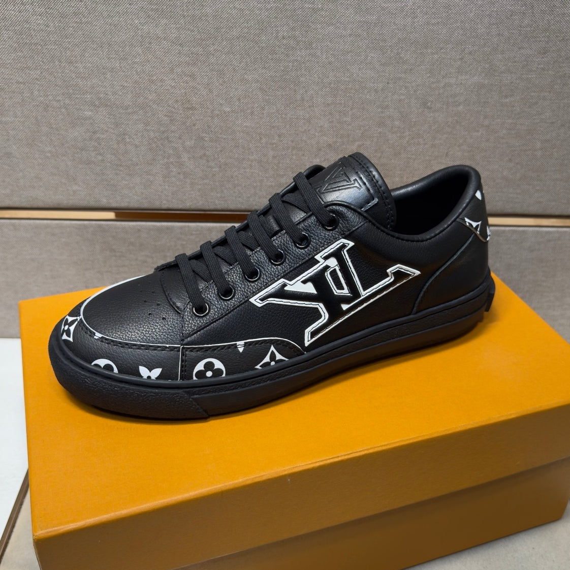 Men's casual sneakers