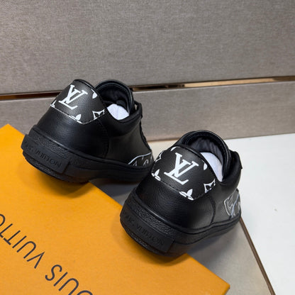 Men's casual sneakers