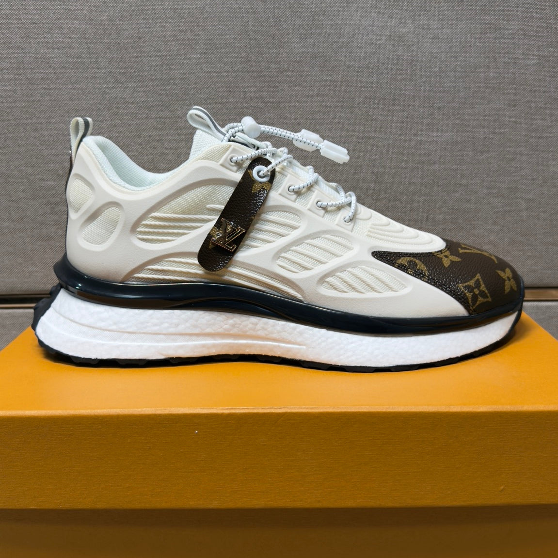 Men's casual sneakers