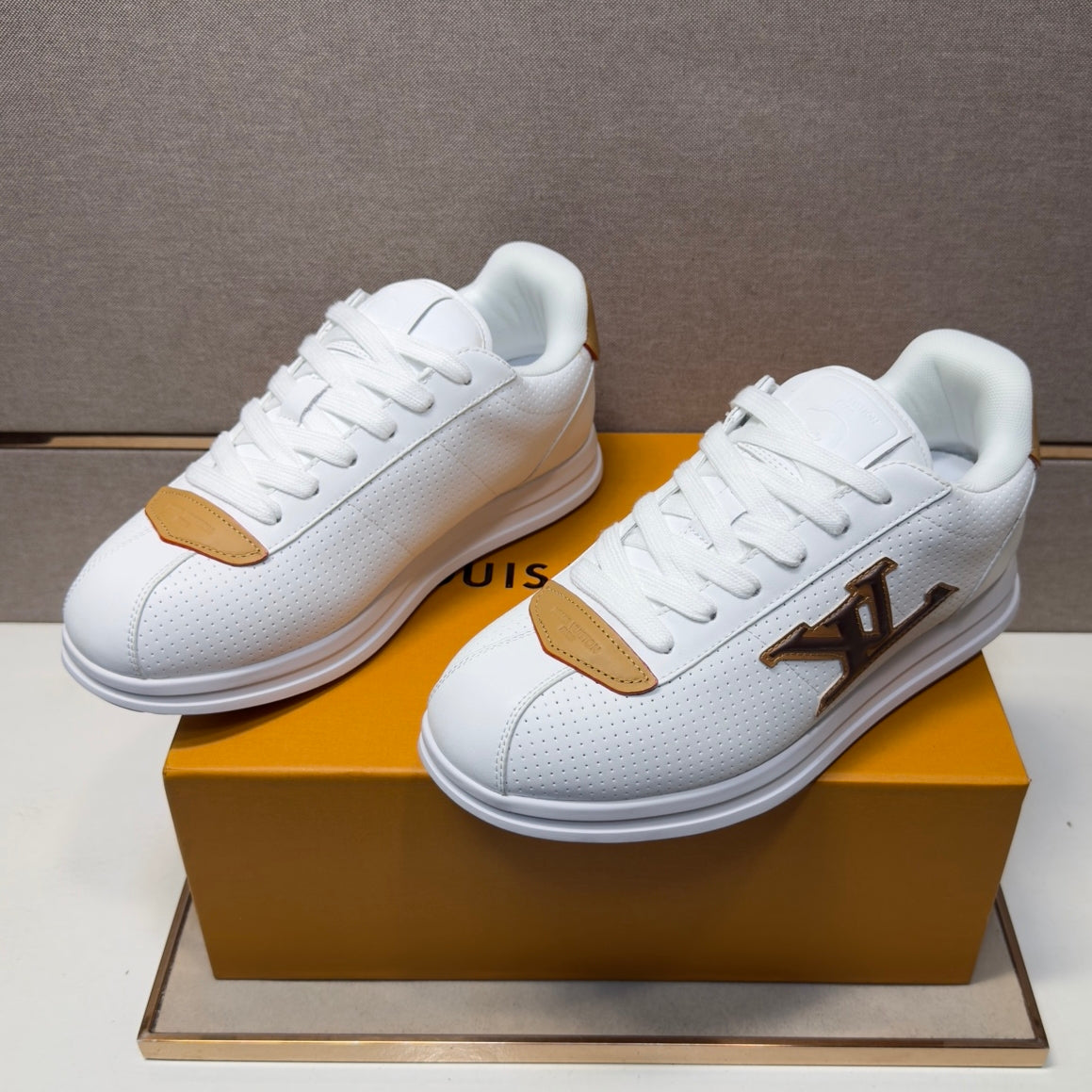 Men's casual sneakers