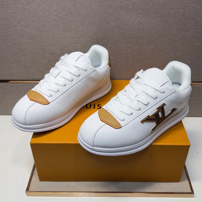 Men's casual sneakers