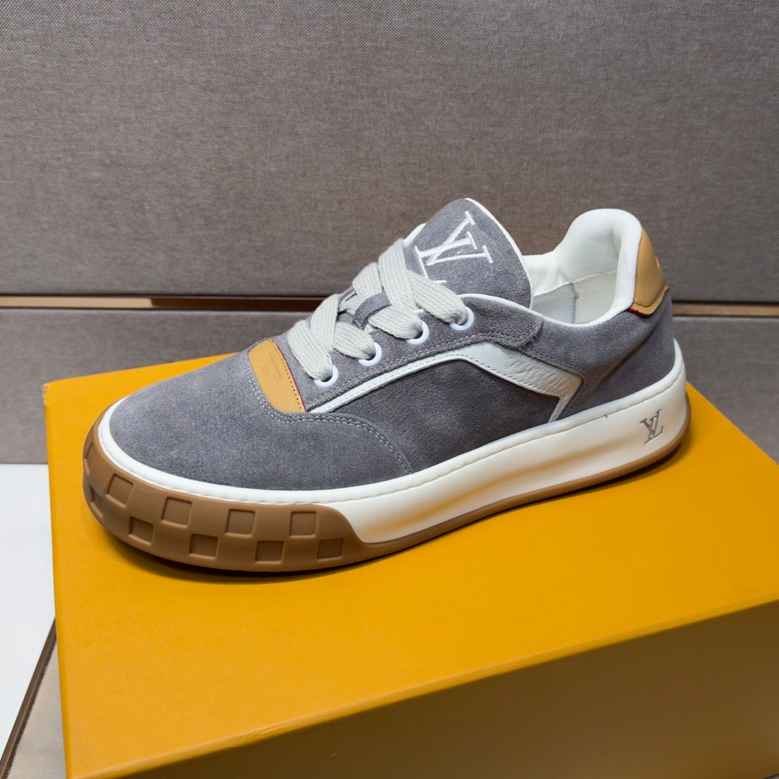 Men's casual sneakers