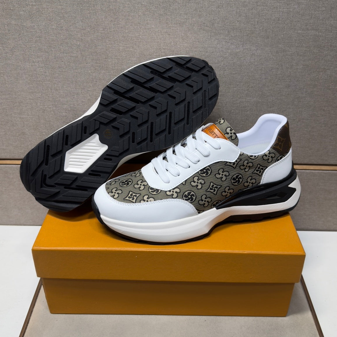 Men's casual sneakers