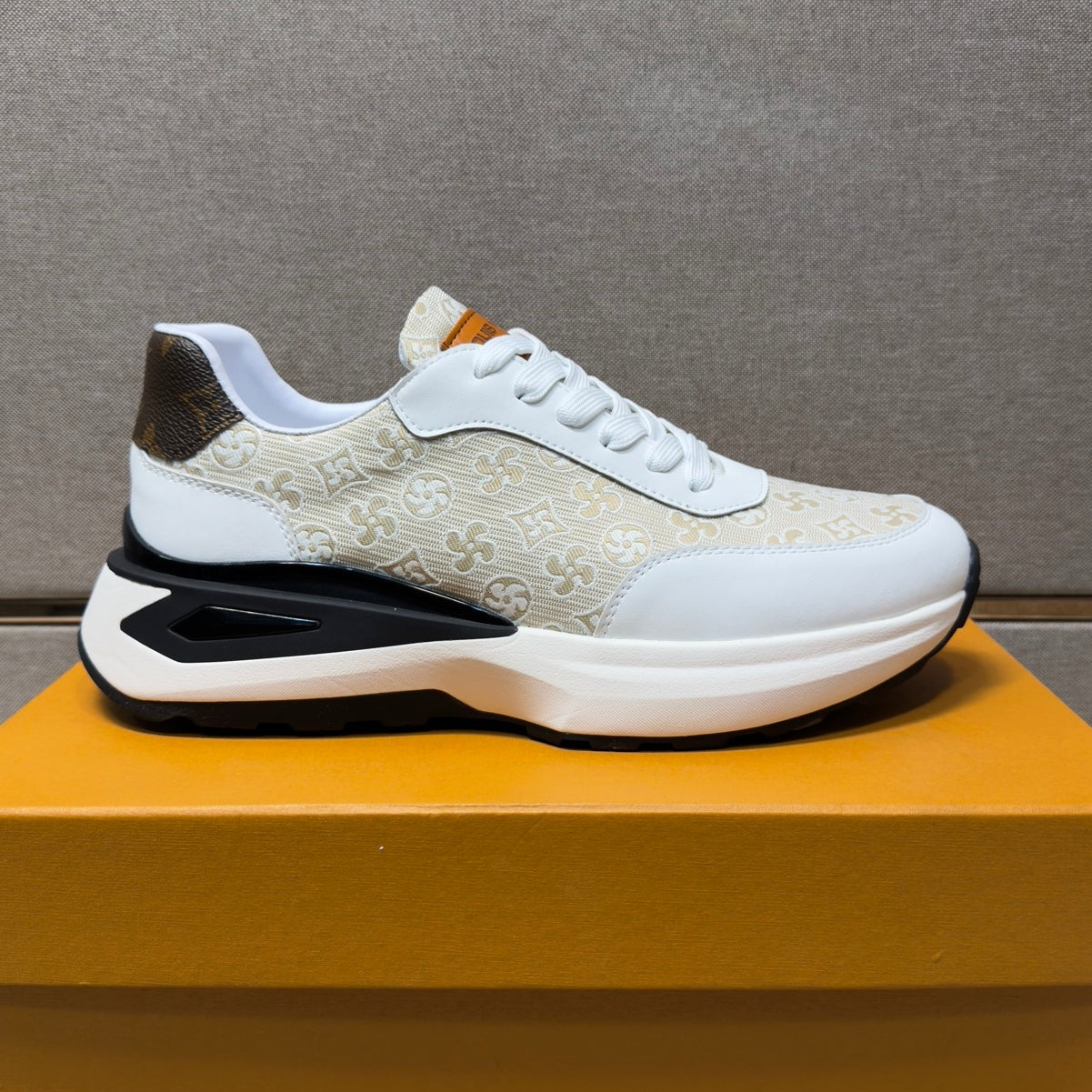 Men's casual sneakers