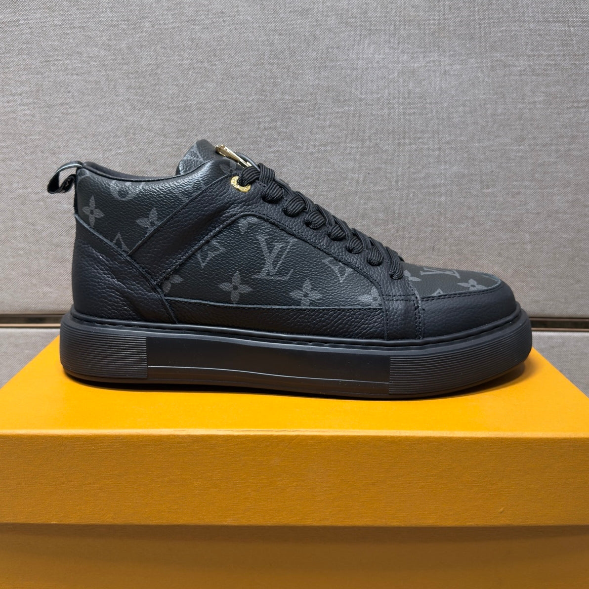 Men's casual sneakers