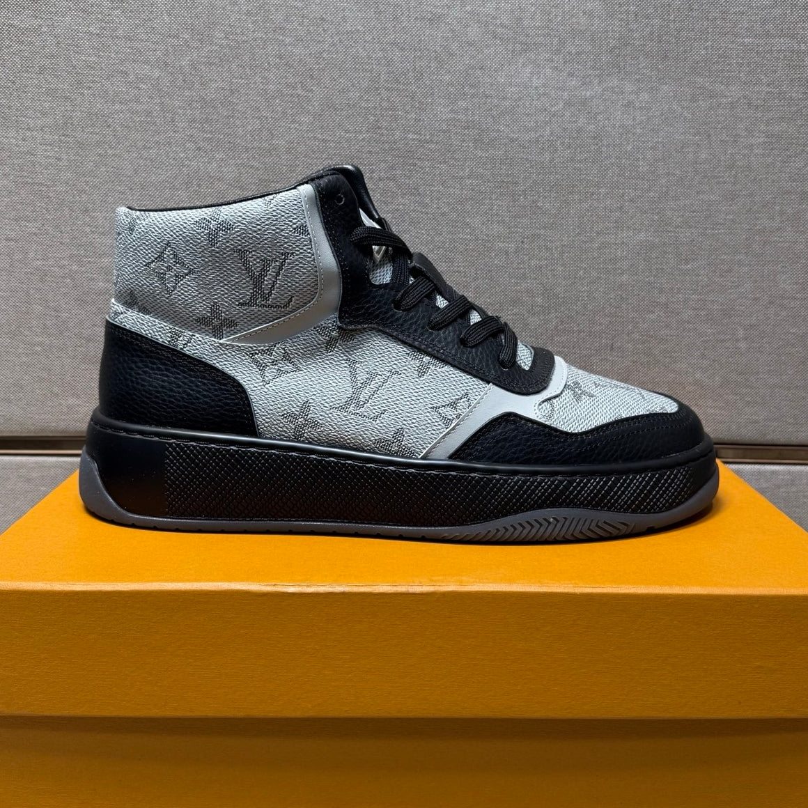 Men's casual sneakers