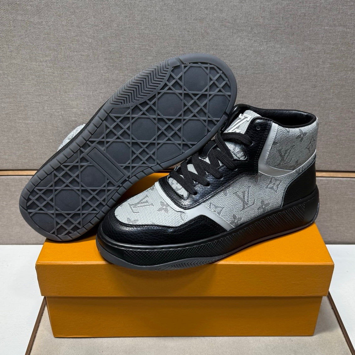 Men's casual sneakers