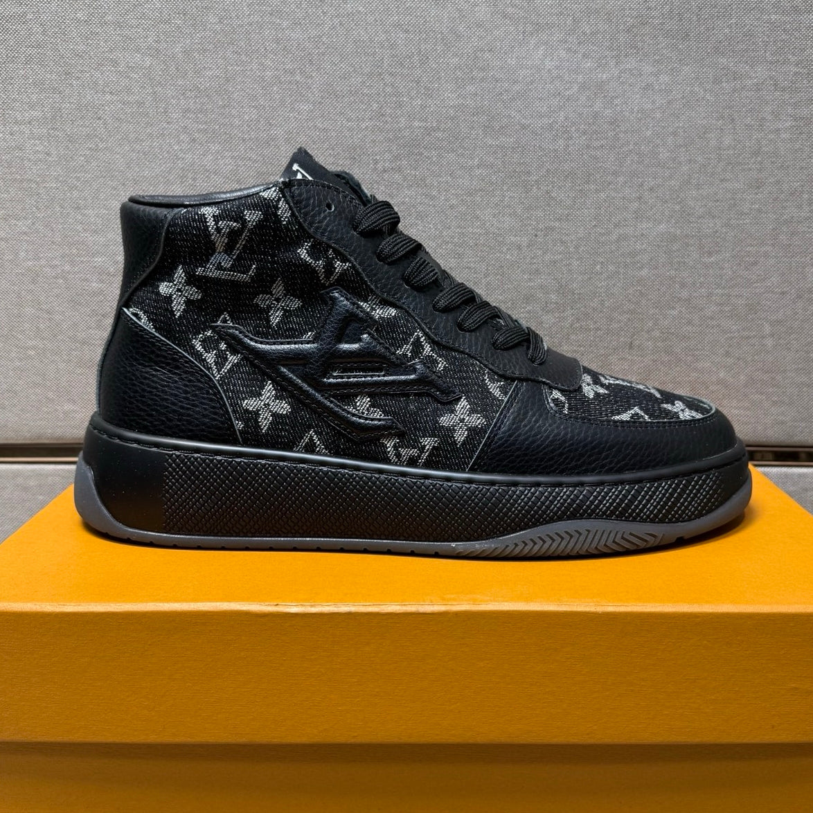 Men's casual sneakers