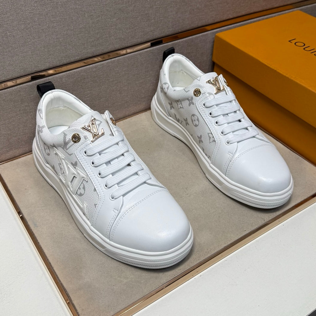 Men's casual sneakers