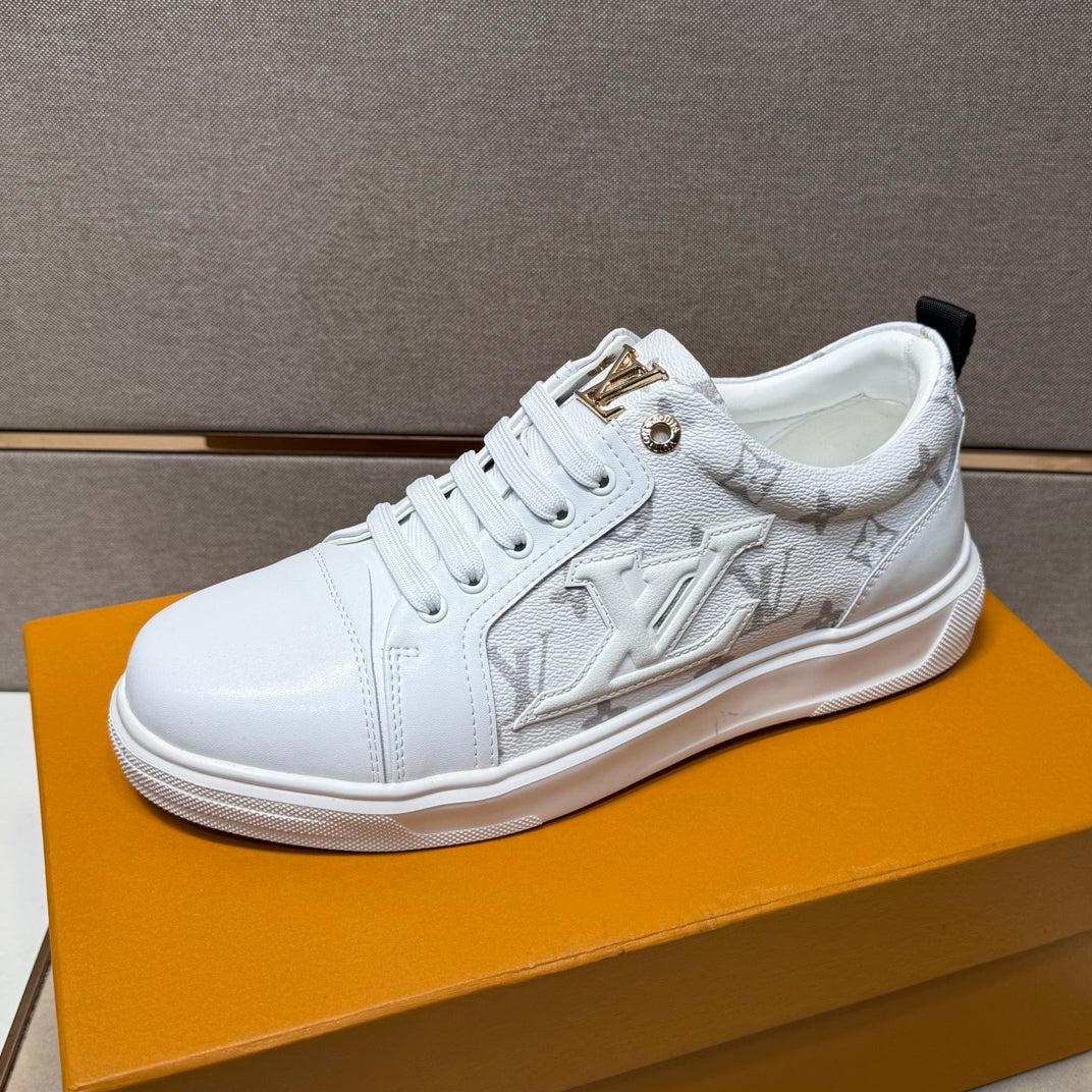 Men's casual sneakers
