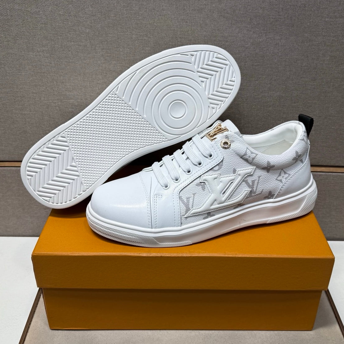 Men's casual sneakers