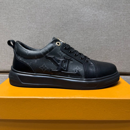 Men's casual sneakers