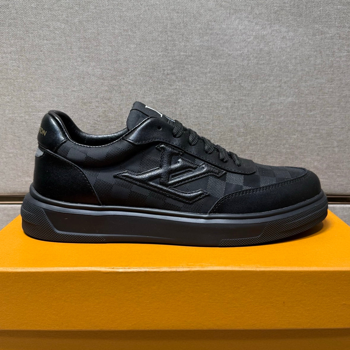 Men's casual sneakers
