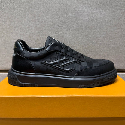 Men's casual sneakers