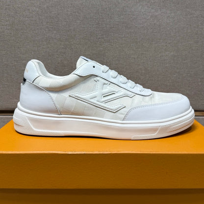 Men's casual sneakers