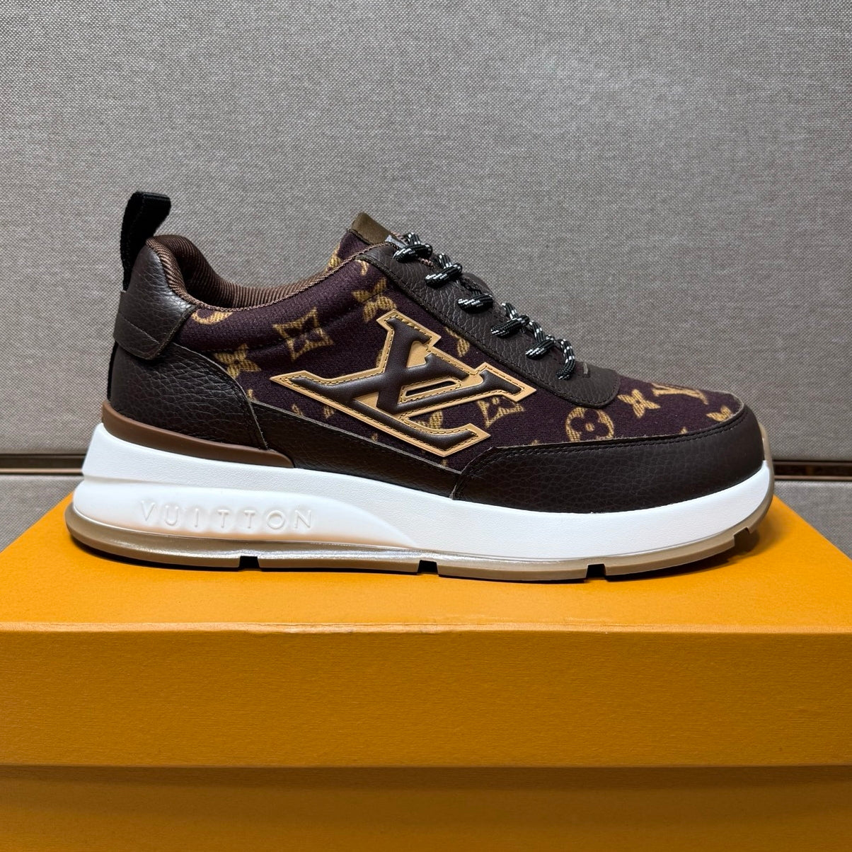 Men's casual sneakers