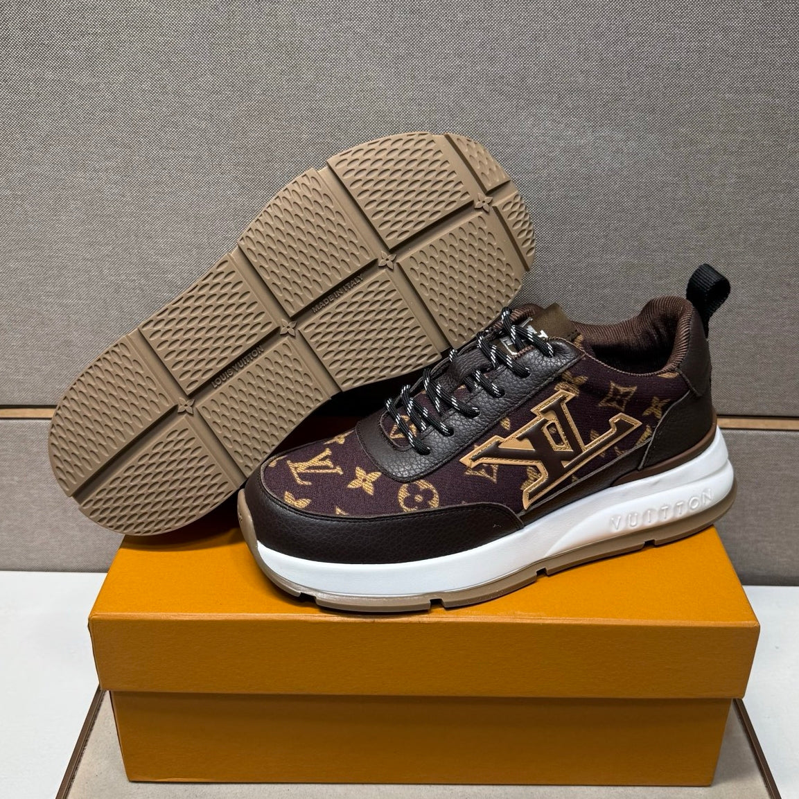 Men's casual sneakers