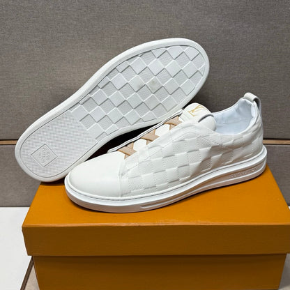 Men's casual sneakers