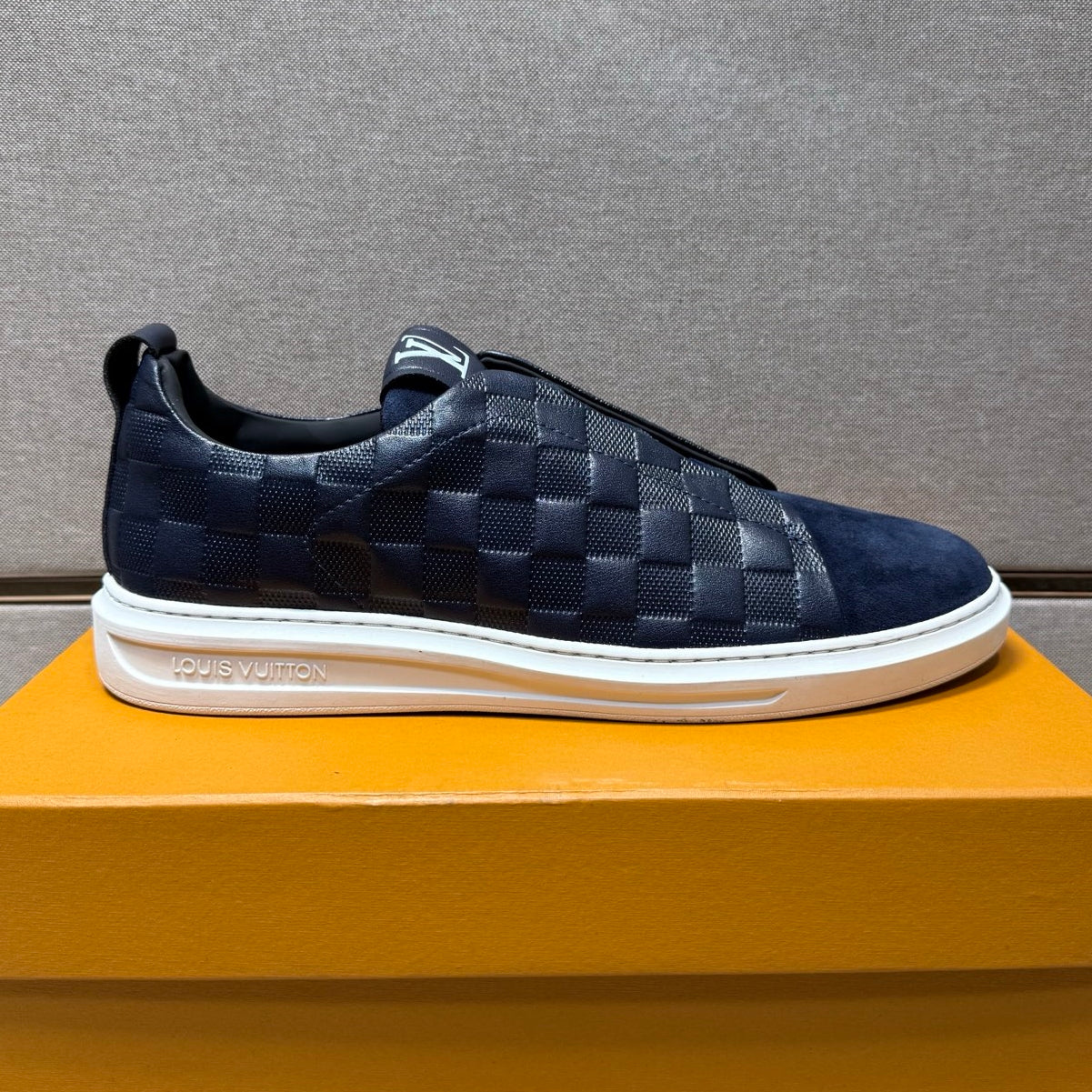 Men's casual sneakers