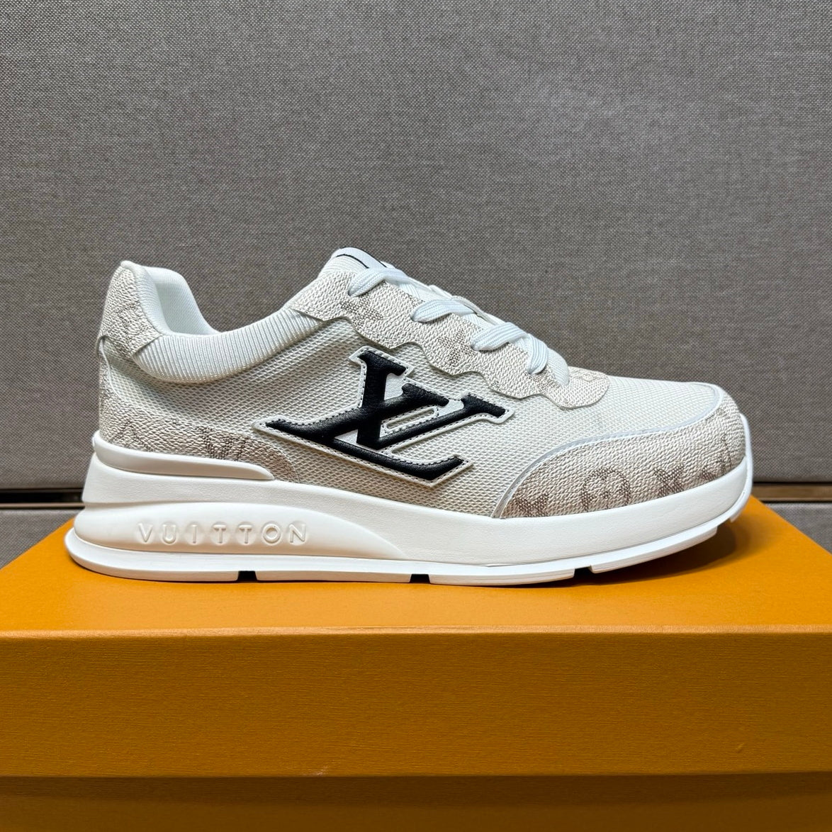 Men's casual sneakers