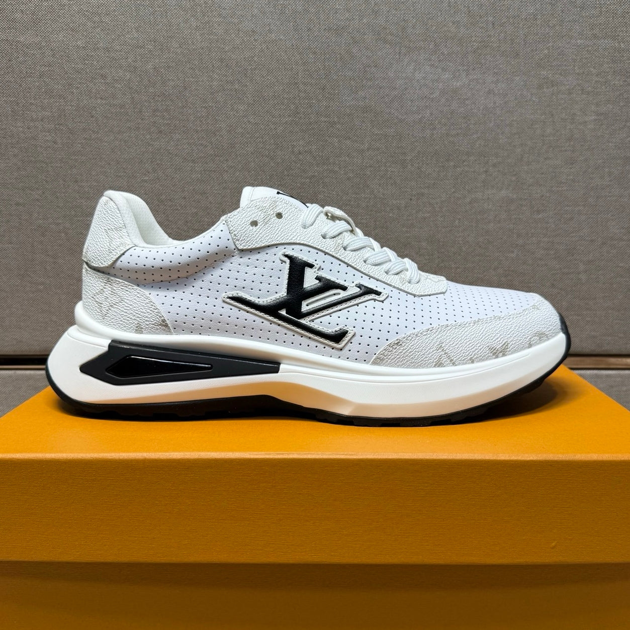 Men's casual sneakers