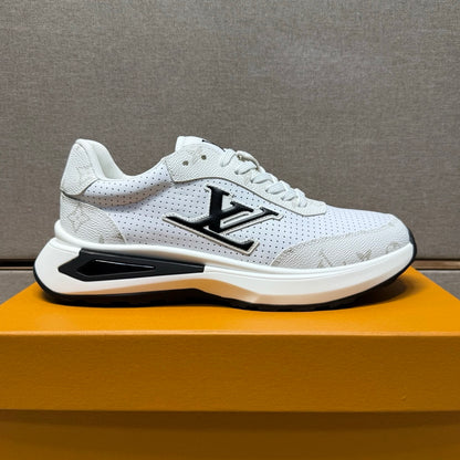 Men's casual sneakers