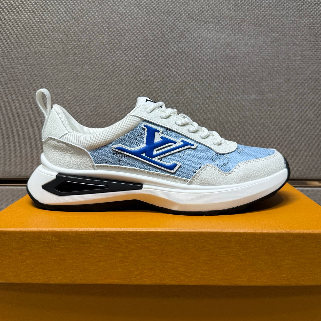 Men's casual sneakers