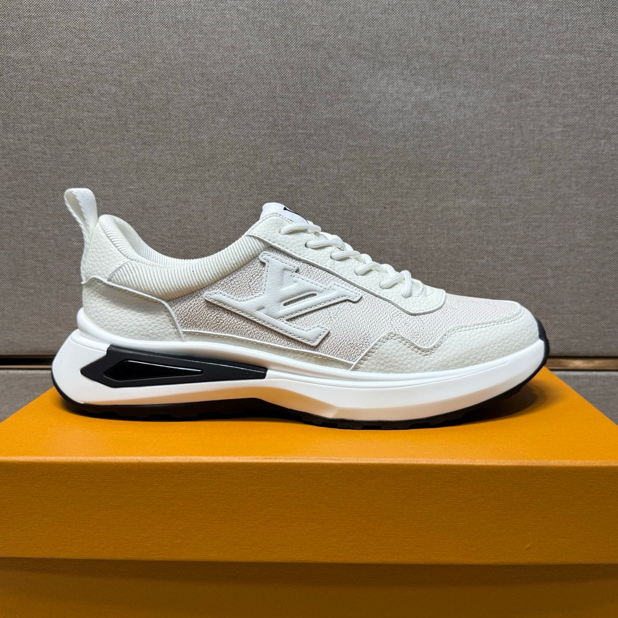 Men's casual sneakers