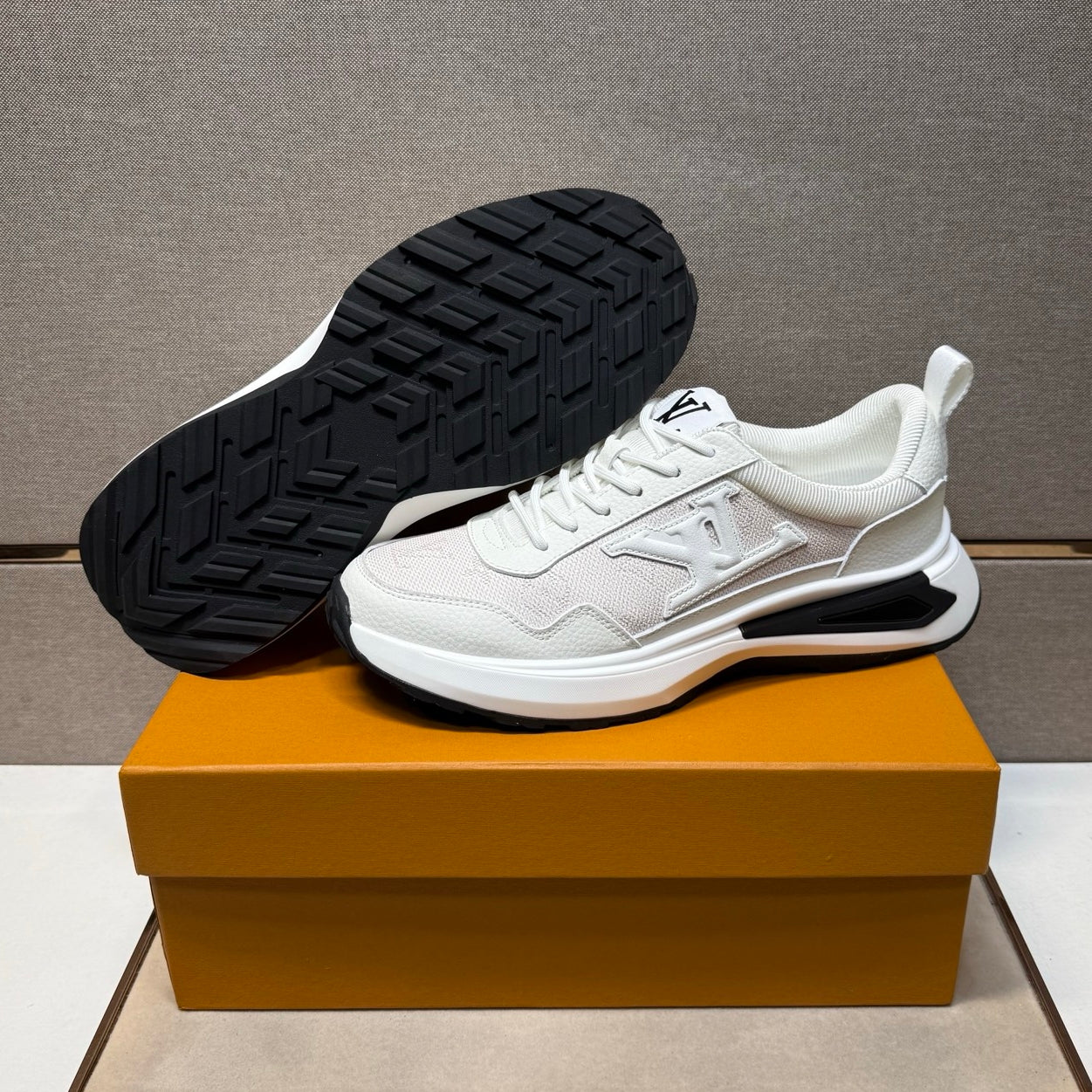Men's casual sneakers